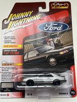 Johnny Lightning 1/64 1986 Ford Mustang SVO Classic Gold Collection Version B Silver
