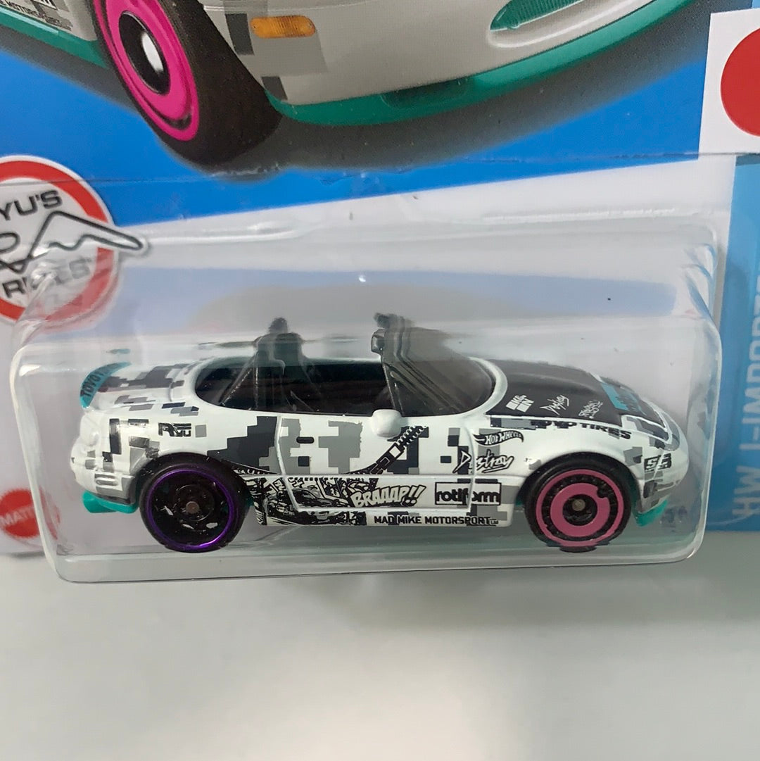 Hot Wheels 1/64 Mad Mike ‘91 Mazda MX-5 Miata White