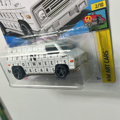 Hot Wheels 1/64 70s Van White