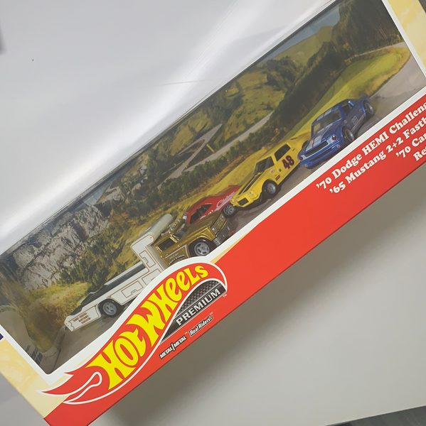Camion Hot Wheels by Mattel Car Culture Retro Rig cu masina Ford Camion Hot Wheels by Mattel Car Culture Retro Rig cu masina Ford