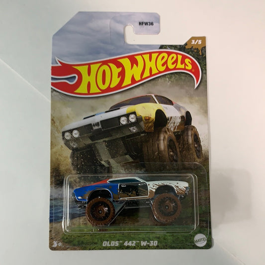 Hot Wheels 1/64 Mud Runners Olds 442 W-30 White