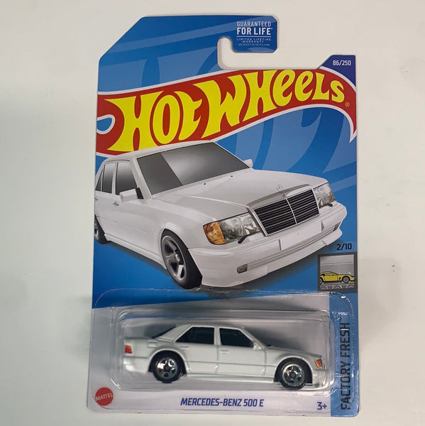 *Damaged Card* Hot Wheels Dollar General Exclusive Mercedes 500E White