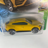 Hot Wheels 1/64 ‘17 Lamborghini Urus Yellow