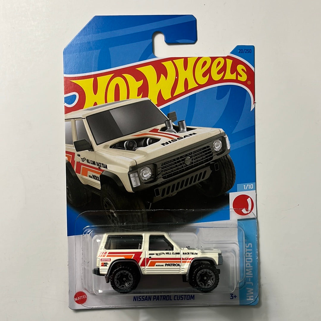 *Japan Card* Hot Wheels Nissan Patrol Custom - Damaged Card