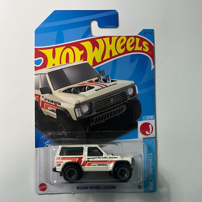 Hot Wheels 1/64 Nissan Patrol Custom Beige