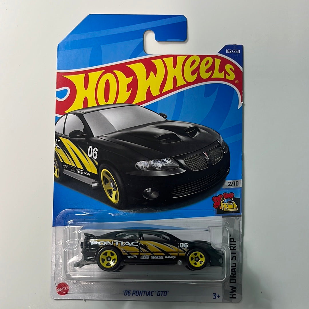 Hot Wheels 1/64 ‘06 Pontiac GTO Black - Damaged Card