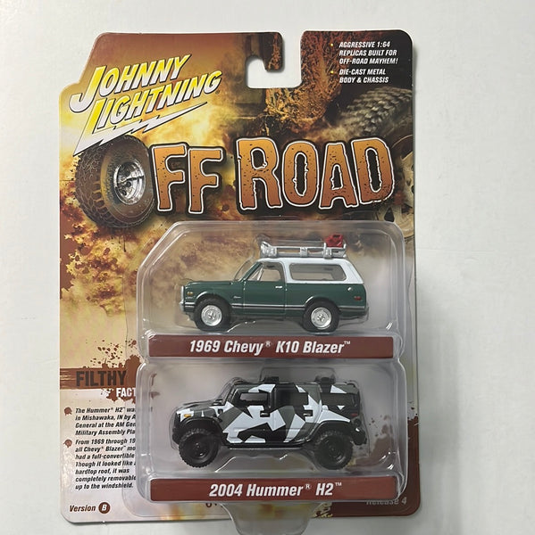 *Damaged Card* Johnny Lightning 1/64 1969 Chevy K10 Blazer & 2004 Hummer H2 - Off Road Version B