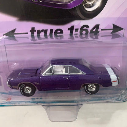 Auto World 1/64 1971 Dodge Dart Swinger 340 Special Plum Crazy Purple