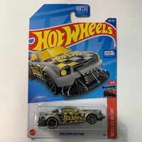 Hot Wheels 2005 Ford Mustang Silver