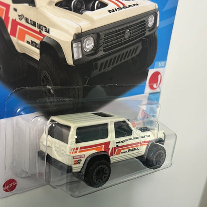 Hot Wheels 1/64 Nissan Patrol Custom Beige