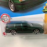 Hot Wheels 1/64 Volvo 850 Estate Green - Damaged Card