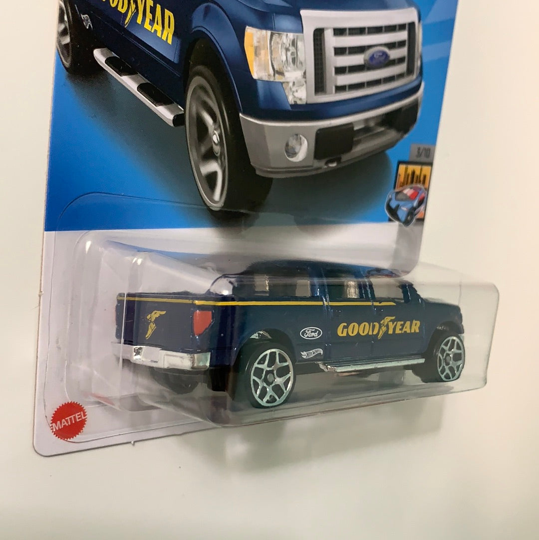 Hot Wheels 1/64 2009 Ford F-150 Good Year Blue
