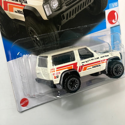 *Japan Card* Hot Wheels Nissan Patrol Custom - Damaged Card