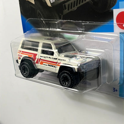 *Japan Card* Hot Wheels Nissan Patrol Custom - Damaged Card